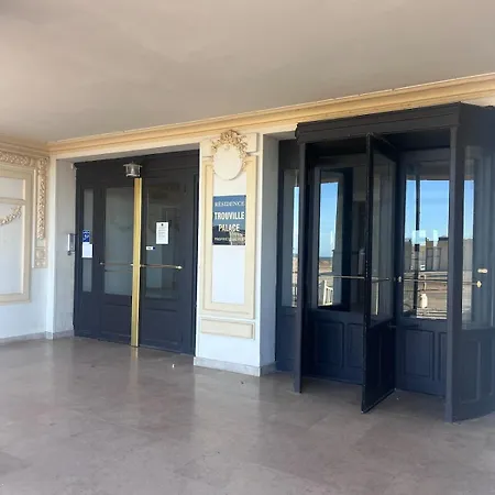 Palace Apartment *